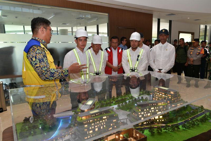 Gibran tinjau IKN untuk pastikan kesiapan infrastruktur pemerintahan Gibran tinjau IKN untuk pastikan kesiapan infrastruktur pemerintahan
