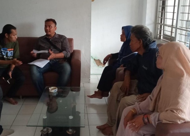 Sejumlah warga Kudus protes meteran listrik di rumah dicopot PLN Sejumlah warga Kudus protes meteran listrik di rumah dicopot PLN