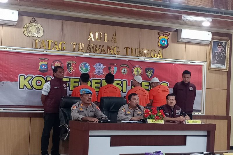 Polres Pasaman Barat-Sumbar tangkap empat pengedar 273,11 gram sabu Polres Pasaman Barat-Sumbar tangkap empat pengedar 273,11 gram sabu