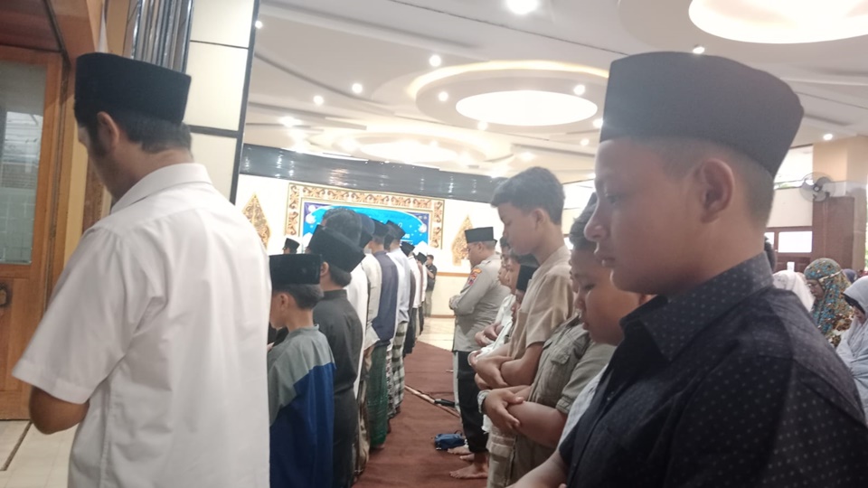 Duka mendalam di SDIT Asy Syafiiyah, 10 ustadzah meninggal dunia karena kecelakaan Duka mendalam di SDIT Asy Syafiiyah, 10 ustadzah meninggal dunia karena kecelakaan