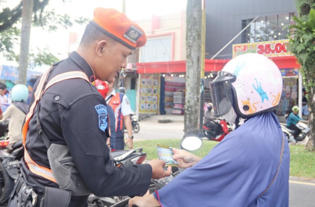 KAI Divre II Sumbar gelar sosialisasi disiplin di perlintasan sebidang KA KAI Divre II Sumbar gelar sosialisasi disiplin di perlintasan sebidang KA