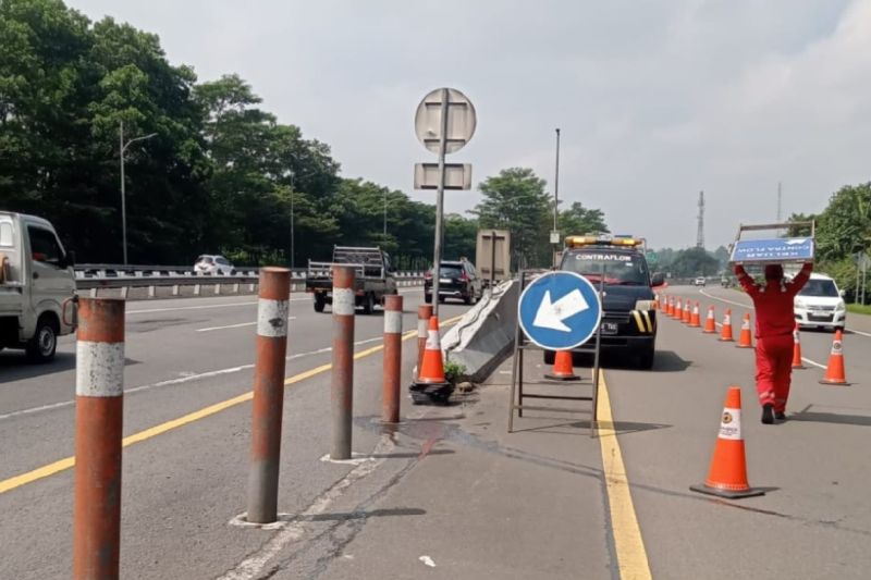 Contraflow di Tol Jagorawi arah Puncak distop atas diskresi Kepolisian Contraflow di Tol Jagorawi arah Puncak distop atas diskresi Kepolisian