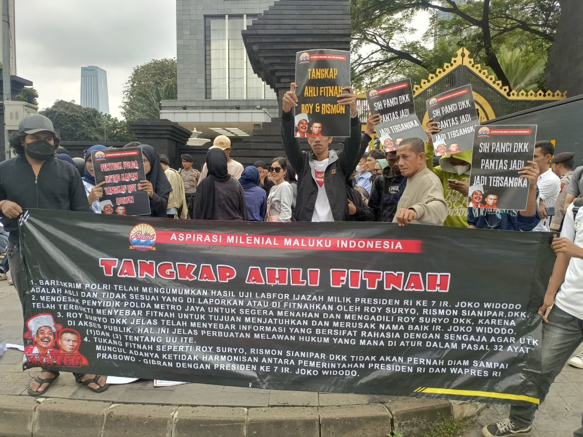 Geruduk Polda Metro, aspirasi milenial Maluku Indonesia (AMMI) desak penyidik tangkap Roy Suryo CS