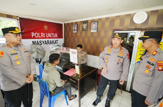 Sidak Polsek Samarinda Kota, Kapolri tekankan optimalisasi pemberantasan premanisme Sidak Polsek Samarinda Kota, Kapolri tekankan optimalisasi pemberantasan premanisme