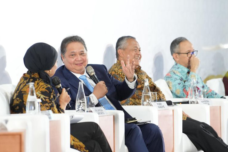 Airlangga sebut RI bisa tarik 8 miliar dolar AS dari QRIS umrah-haji Airlangga sebut RI bisa tarik 8 miliar dolar AS dari QRIS umrah-haji