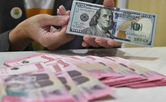 Rupiah melemah seiring perjanjian perdagangan AS dengan Inggris Rupiah melemah seiring perjanjian perdagangan AS dengan Inggris