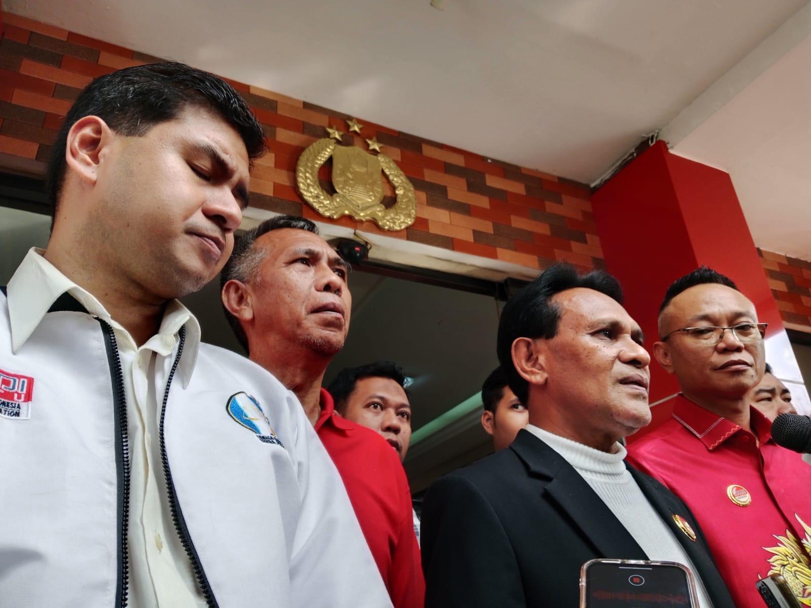 Peradi layangkan 16 bukti ke polres jakarta selatan dalam kasus tuduhan ijasah palsu Joko Widodo
