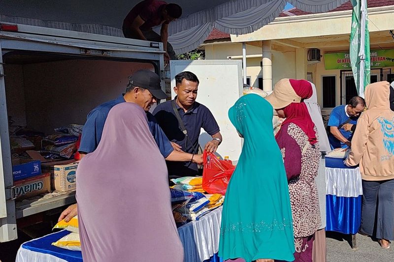 Bulog Bangka siapkan 409 ton minyak goreng sambut Idul Adha Bulog Bangka siapkan 409 ton minyak goreng sambut Idul Adha