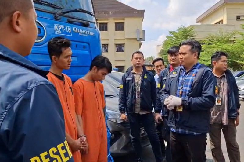 Polisi ungkap praktik pengoplosan BBM solar di Muara Enim Sumsel Polisi ungkap praktik pengoplosan BBM solar di Muara Enim Sumsel