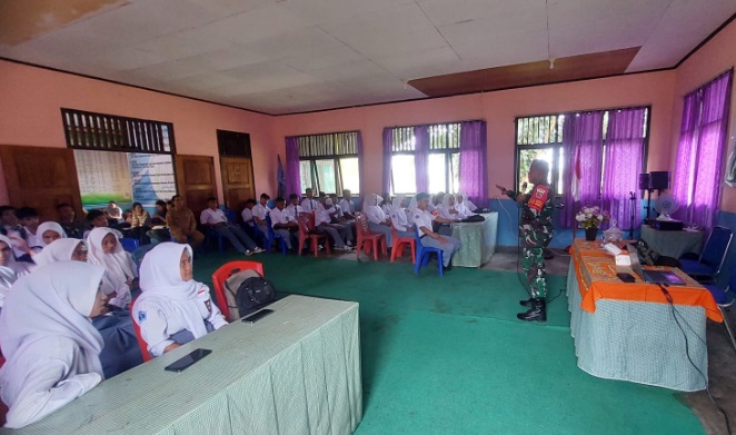 Satgas TMMD beri penyuluhan bahaya terorisme dan radikalisme di SMAN 3 Halmahera Barat Satgas TMMD beri penyuluhan bahaya terorisme dan radikalisme di SMAN 3 Halmahera Barat