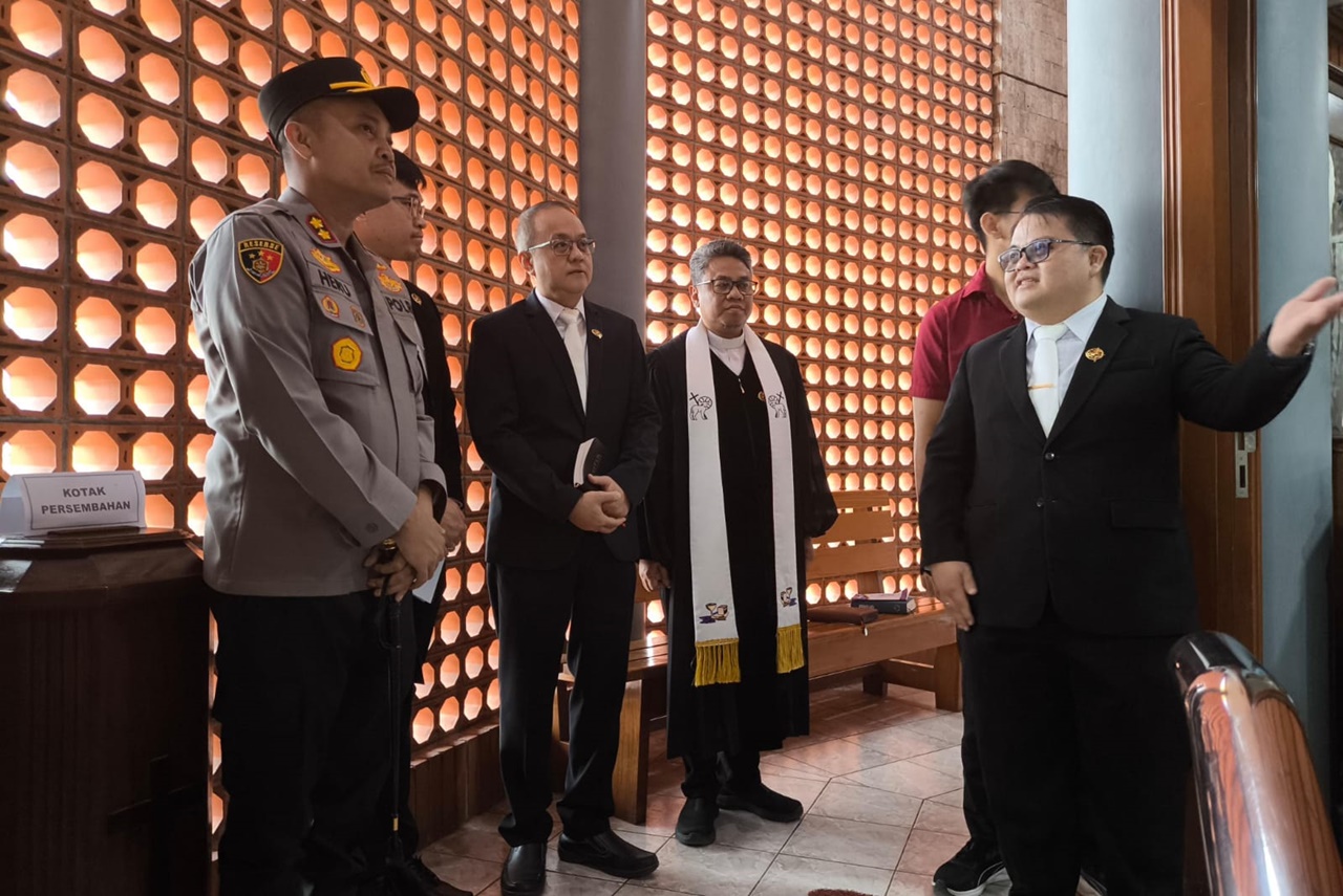 Pastikan keamanan, Kapolres Kudus pantau pengamanan Misa di sejumlah Gereja