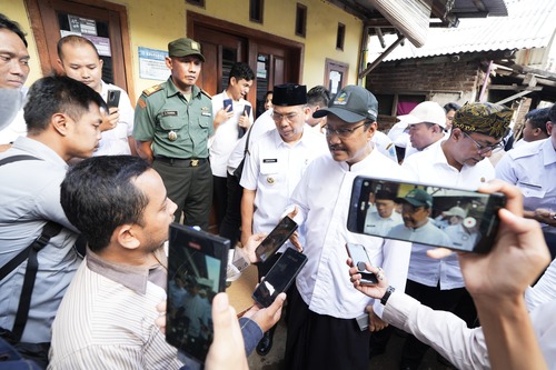 Puisi calon siswi Sekolah Rakyat untuk Presiden dan Mensos