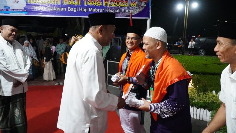 Bupati Langkat lepas 464 JCH ke asrama haji, bumbu pecel sebagai bekal jemaah Bupati Langkat lepas 464 JCH ke asrama haji, bumbu pecel sebagai bekal jemaah