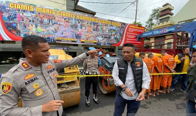 Polres Ciamis ciduk komplotan spesialis pencurian alat berat