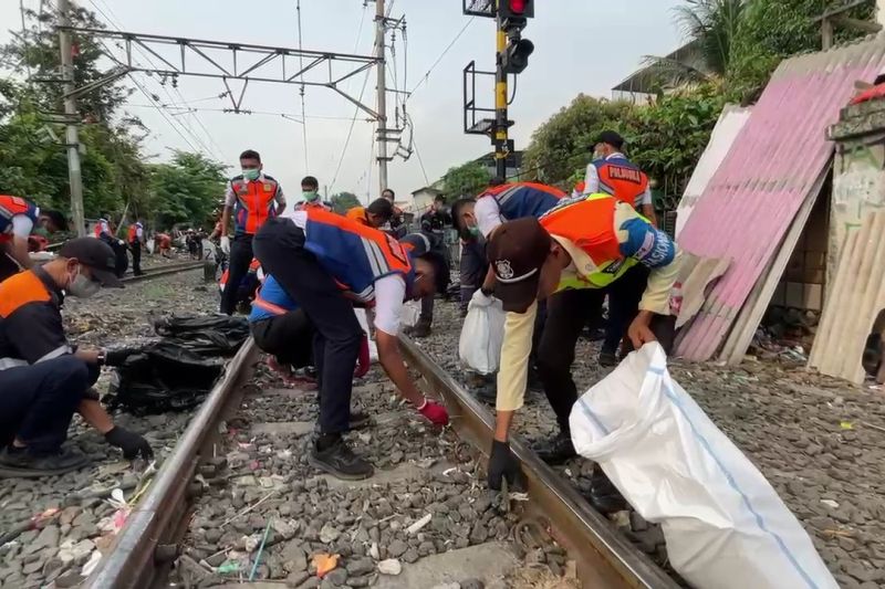 Masyarakat diminta laporkan kegiatan berbahaya di sekitar rel kereta Masyarakat diminta laporkan kegiatan berbahaya di sekitar rel kereta