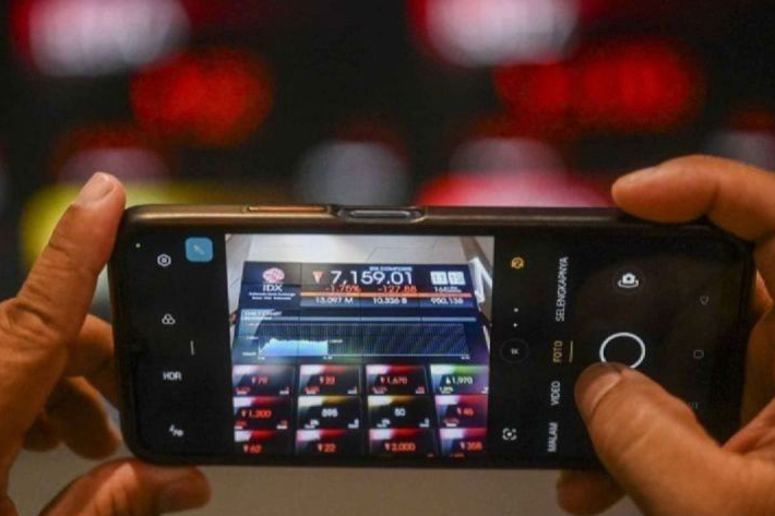 IHSG Jumat dibuka menguat 21,70 poin IHSG Jumat dibuka menguat 21,70 poin