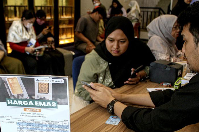 Harga emas Antam hari ini naik ke angka Rp1,9 juta per gram Harga emas Antam hari ini naik ke angka Rp1,9 juta per gram