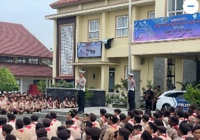 Satlantas Polres Sukoharjo edukasi tertib lalin dan uji praktik SIM pada siswa SMKN 2 Satlantas Polres Sukoharjo edukasi tertib lalin dan uji praktik SIM pada siswa SMKN 2