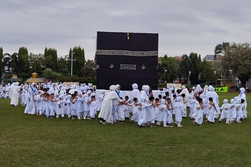 Ratusan siswa di Kudus ikuti latihan manasik untuk penguatan karakter Ratusan siswa di Kudus ikuti latihan manasik untuk penguatan karakter
