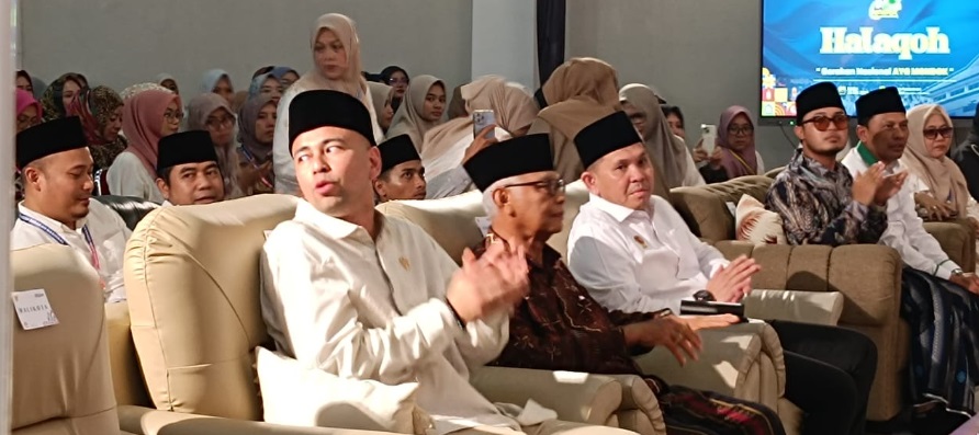 Raffi Ahmad ajak para santri Kediri aktif di media sosial, viralkan kebaikan ponpes Raffi Ahmad ajak para santri Kediri aktif di media sosial, viralkan kebaikan ponpes