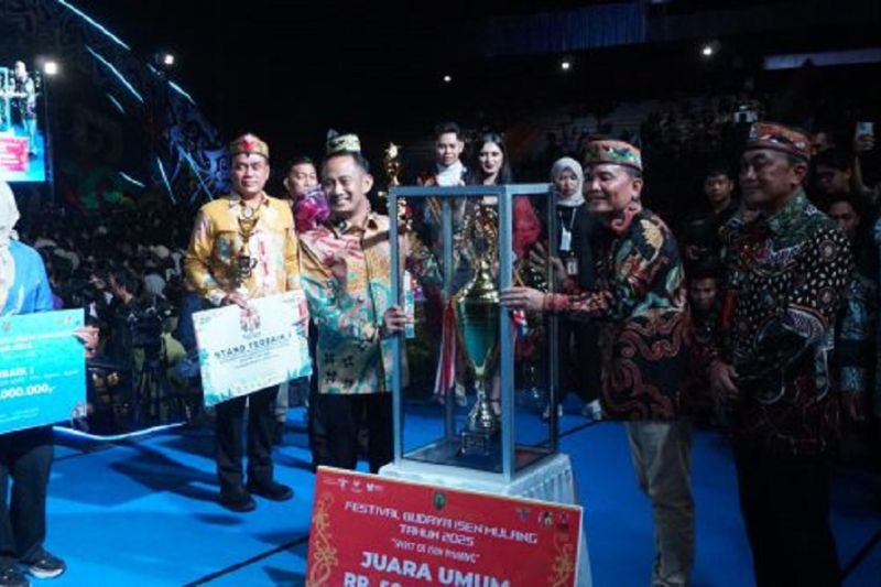 Palangka Raya Juara Umum Festival Budaya Isen Mulang 2025