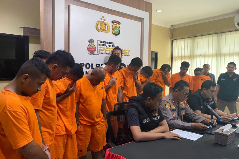 Polisi tetapkan sepuluh tersangka dalam penyerangan di Kemang Polisi tetapkan sepuluh tersangka dalam penyerangan di Kemang