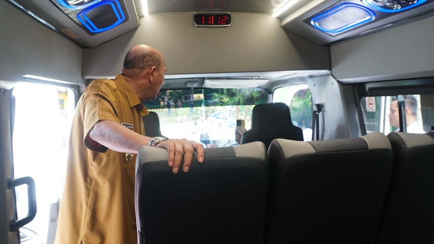 Bupati Langkat serahkan bus sekolah gratis bagi siswa SMP Bupati Langkat serahkan bus sekolah gratis bagi siswa SMP