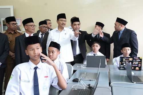 Murid Sekolah Unggulan sambut calon siswa Sekolah Rakyat