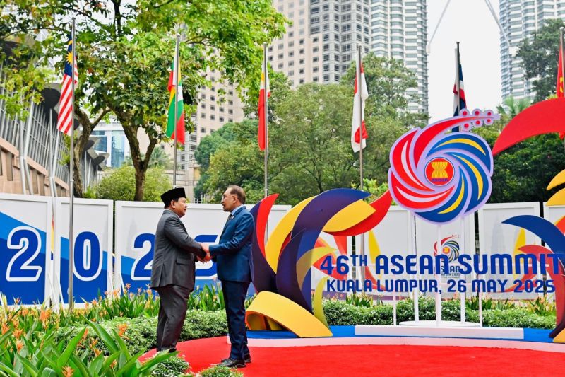 Momen hangat Prabowo dan Anwar Ibrahim di KTT ke-46 ASEAN Momen hangat Prabowo dan Anwar Ibrahim di KTT ke-46 ASEAN