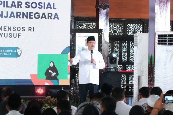 Pesan Gus Ipul ke peserta pilar sosial: Pengabdian tak butuh sorot lampu Pesan Gus Ipul ke peserta pilar sosial: Pengabdian tak butuh sorot lampu