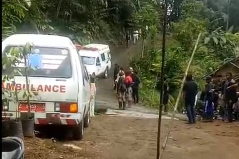 Belasan korban tewas diduga akibat ledakan di pantai Garut Belasan korban tewas diduga akibat ledakan di pantai Garut