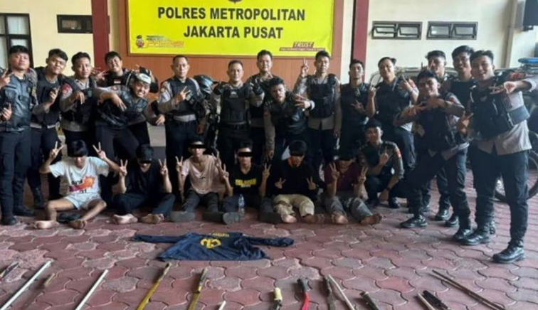 Polisi temukan senjata tajam di Jakpus saat patroli malam Polisi temukan senjata tajam di Jakpus saat patroli malam