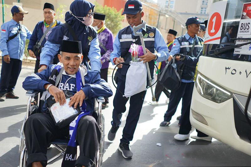1.617 orang calon haji lansia Indonesia tiba di Madinah