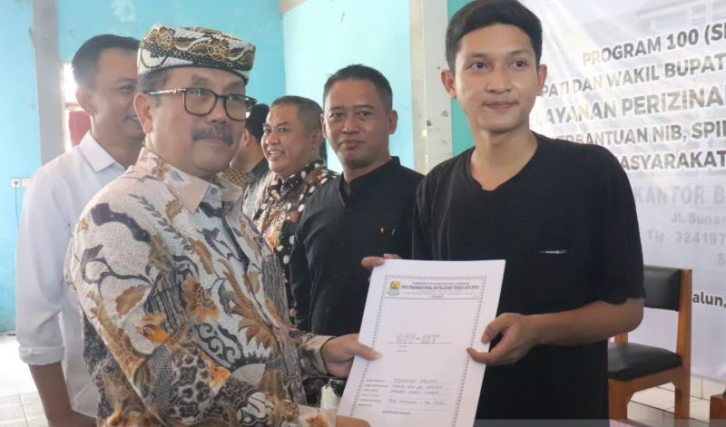 Pemkab Cirebon permudah izin usaha bagi warga penghasilan rendah