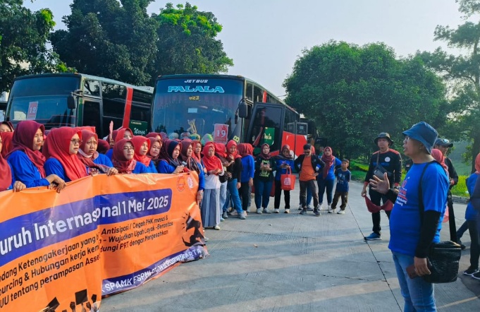 Mayday, buruh Purwakarta sampaikan beberapa tuntutan Mayday, buruh Purwakarta sampaikan beberapa tuntutan