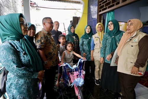 Kemensos kawal pendidikan 2 anak pemulung Sentul yang viral