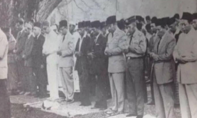 14 Mei 1962: Presiden Soekarno jadi sasaran percobaan pembunuhan 14 Mei 1962: Presiden Soekarno jadi sasaran percobaan pembunuhan