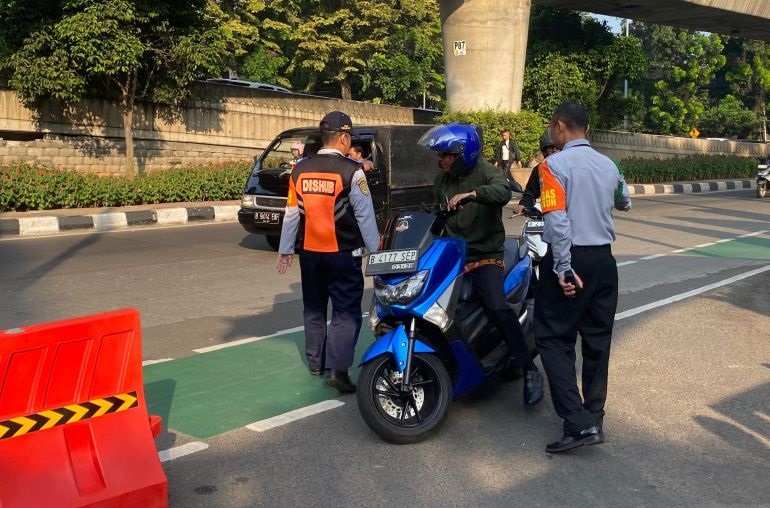 ASN pakai kendaraan pribadi karena lupa wajib naik transportasi umum ASN pakai kendaraan pribadi karena lupa wajib naik transportasi umum