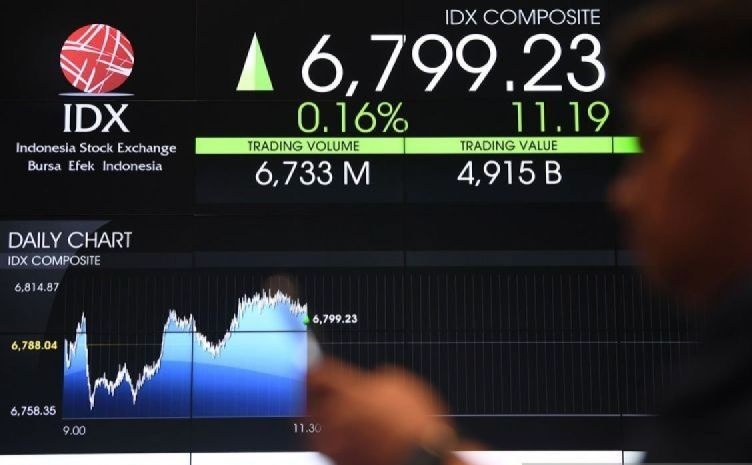 IHSG diprediksi variatif seiring sentimen domestik dan global