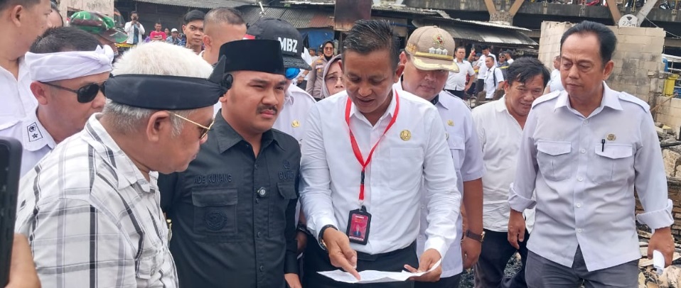 Bupati Bekasi tinjau lokasi kebakaran Pasar Bojong Gede Bupati Bekasi tinjau lokasi kebakaran Pasar Bojong Gede