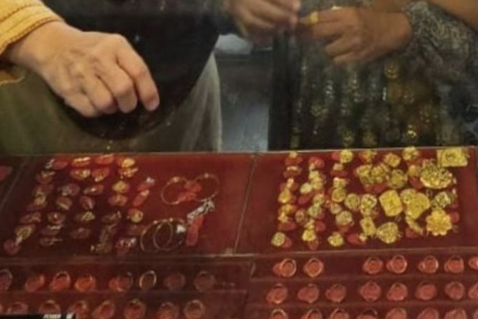 Harga emas di Pegadaian merosot hingga Rp21.000 pada Minggu Harga emas di Pegadaian merosot hingga Rp21.000 pada Minggu