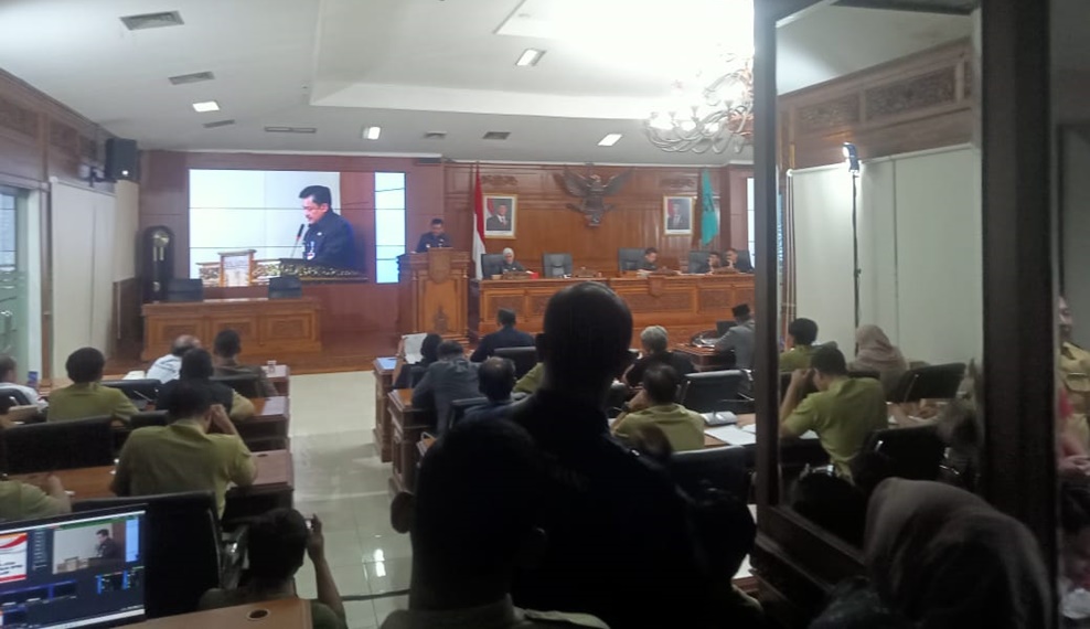Rapat Iinterpelasi DPRD Salatigapanas, berlanjut ke hak angket Rapat Iinterpelasi DPRD Salatigapanas, berlanjut ke hak angket