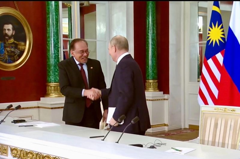 Anwar bertemu Putin di Moskow bahas peluang kerja sama baru Anwar bertemu Putin di Moskow bahas peluang kerja sama baru