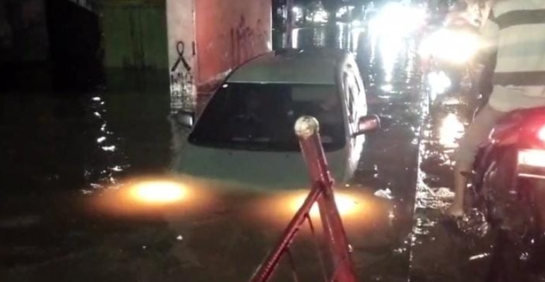 Hujan deras dan banjir putus akses jalan utama Kalinyamat arah jalur Pantura Hujan deras dan banjir putus akses jalan utama Kalinyamat arah jalur Pantura