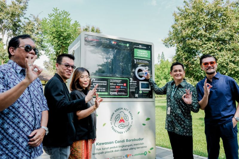 Pengelola destinasi Candi Borobudur daur ulang sampah botol plastik Pengelola destinasi Candi Borobudur daur ulang sampah botol plastik