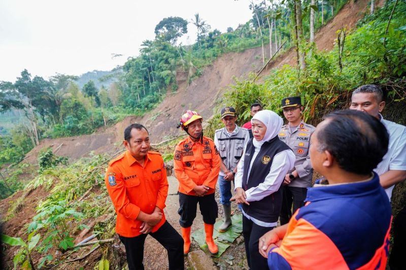 Gubernur Jatim libatkan tim ahli UB identifikasi tanah longsor Trenggalek Gubernur Jatim libatkan tim ahli UB identifikasi tanah longsor Trenggalek