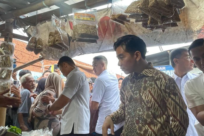 Wapres Gibran tinjau kondisi Pasar Baru Indramayu Wapres Gibran tinjau kondisi Pasar Baru Indramayu