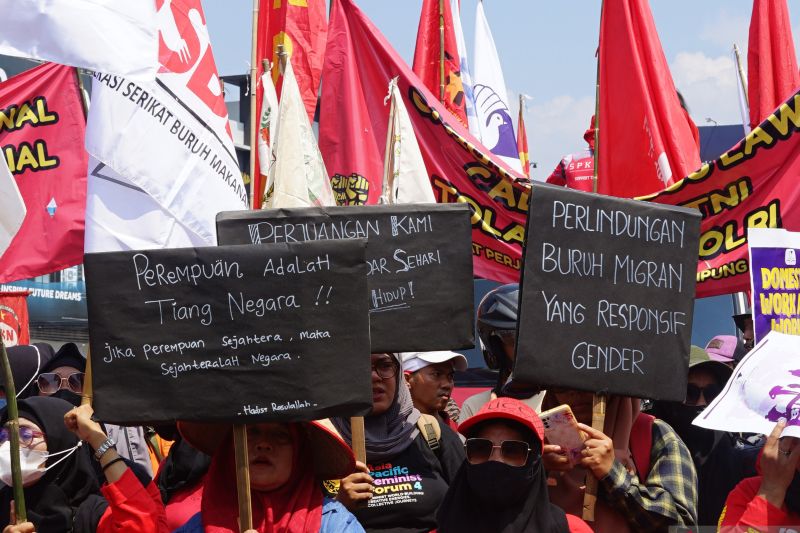 Ekonom nilai penghapusan batas usia kerja solusi di tengah PHK Ekonom nilai penghapusan batas usia kerja solusi di tengah PHK