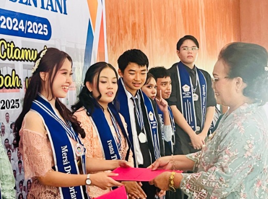 184 siswa Kelas XII SMA YPPK Asisi Sentani dinyatakan lulus 100 persen 184 siswa Kelas XII SMA YPPK Asisi Sentani dinyatakan lulus 100 persen