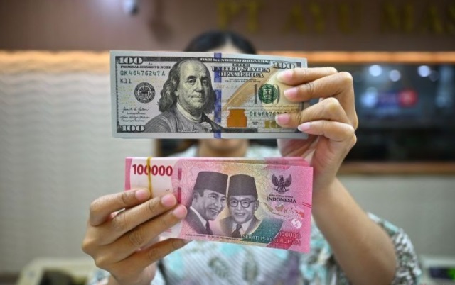 Rupiah melemah seiring data kepercayaan konsumen AS menguat Rupiah melemah seiring data kepercayaan konsumen AS menguat